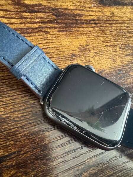 Apple Watch Series 5 GPS 44mm defect, ecran spart