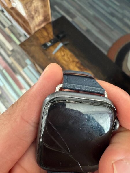 Apple Watch Series 5 GPS 44mm defect, ecran spart
